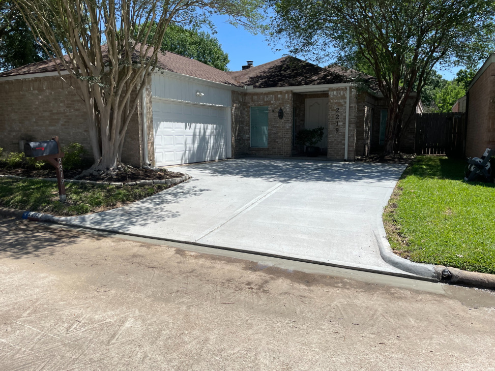Concrete Driveway Was Replaced By Texas bay Concrete in Memorial City Tx